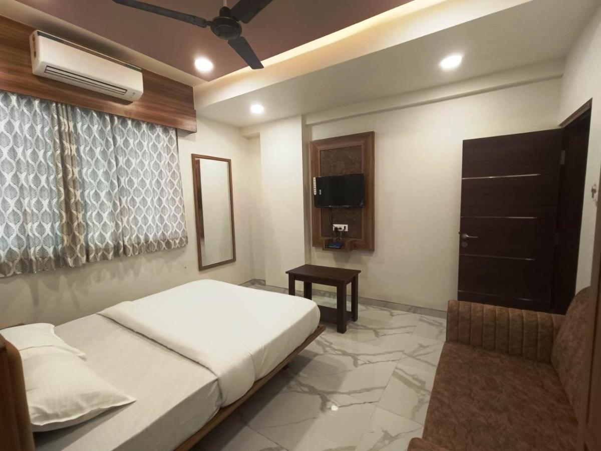 Sai Sagar Lodging & Boarding Ulhasnagar Ngoại thất bức ảnh