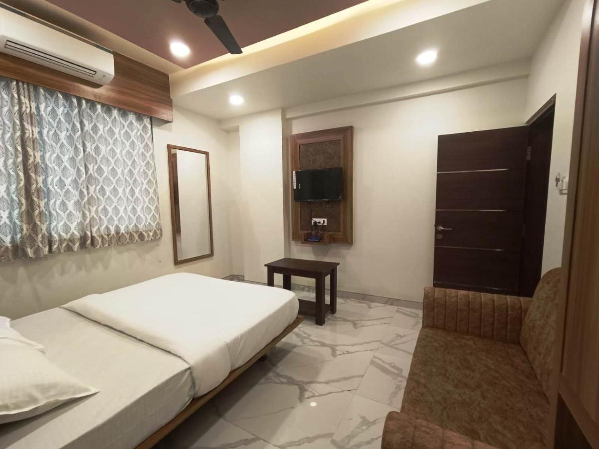 Sai Sagar Lodging & Boarding Ulhasnagar Ngoại thất bức ảnh